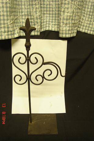LOVELY LITTLE METAL STAND FOR HANGING BASKET/CANDLE HOLDER