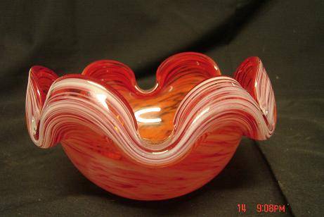 LOVELY MURANO/VENETIAN GLASS BOWL WITH SCALLOPED EDGES