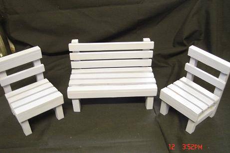BARBIES GARDEN FURNITURE