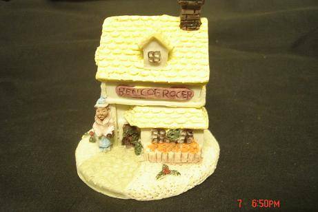 PRETTY HOUSE ORNAMENT