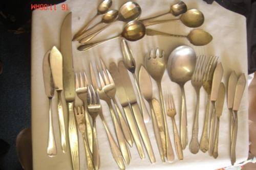 COLLECTION OF ODD CUTLERY
