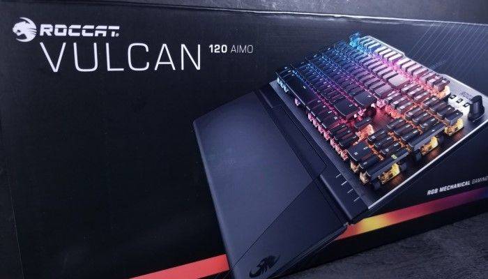 ROCCOT VULKAN Mechanical Gaming Keyboard!! Worth R2500
