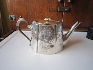 SILVERPLATED  VICTORIAN TEA POT