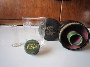 VINTAGE MEDICINE GLASS AND MINIMUM MEASURE IN CONTAINER