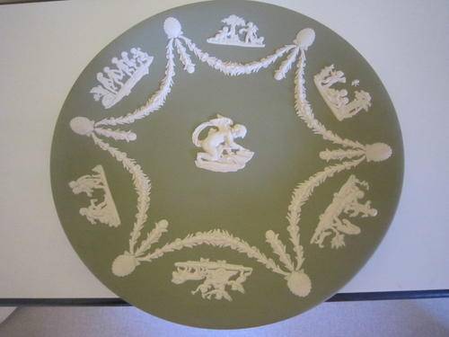 STUNNING GREEN AND WHITE WEDGEWOOD PUTTI LARGE PLATE  ITEM NO 864