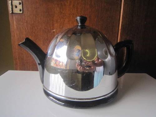 ART DECO BLACK AND CHROME EVERHOT TEA POT  ITEM NO 951
