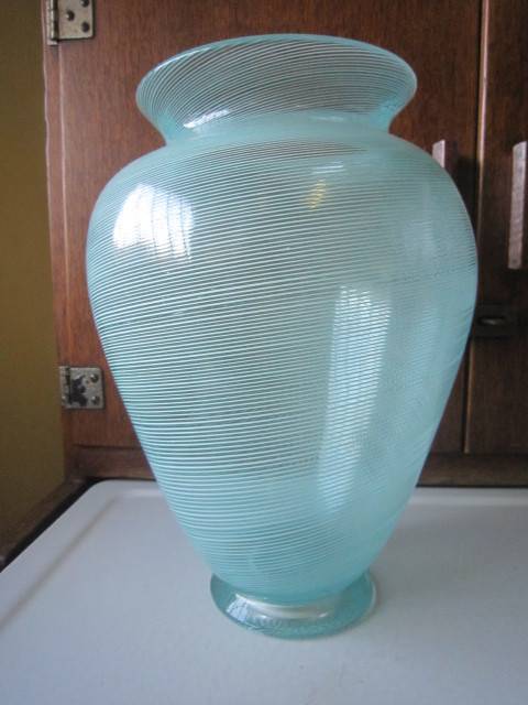 STUNNING HUGE ART GLASS HAND BLOWN VASE  ITEM NO 995