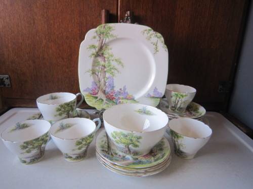 19 PIECE PART SHELLY BONE CHINA TEA SET ITEM NO 2030