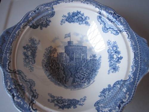 JOHNSON BROS, ENGLAND, OLD BRITAIN CASTLES, CASSEROLE DISH  ITEM NO 2033