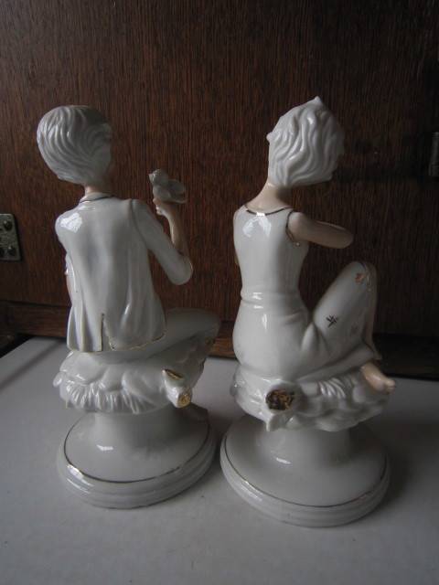 2 CAPO-DI-MONTE BEAUTIFUL MIXED MEDIUM FIGURINES  ITEM NO 2145/46