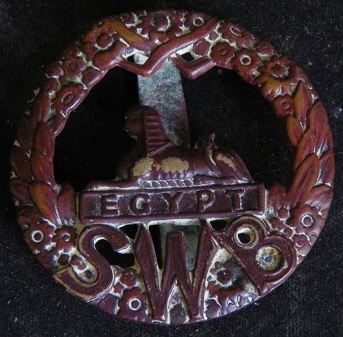 WW1 & 2 South Wales Borderers Egypt Cap Badge 43mm DIA