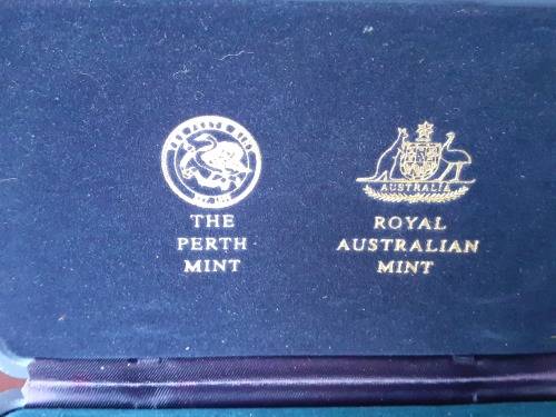 Royal Australian Mint Sydney Olympics Gold Plated Medal And Pin Set