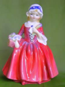 ROYAL DOULTON Small Figurine - Lavinia