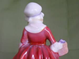ROYAL DOULTON Small Figurine - Lavinia