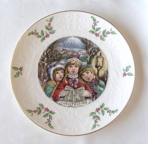 ROYAL DOULTON  Christmas Plate 1981