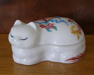 ELIZABETH ARDEN Palais De Versailles Cat Trinket