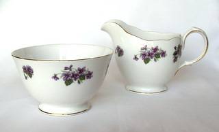 QUEEN ANNE Milk & Sugar with Violets