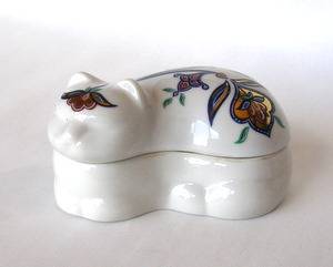 ELIZABETH ARDEN Byzantium Cat Trinket Box