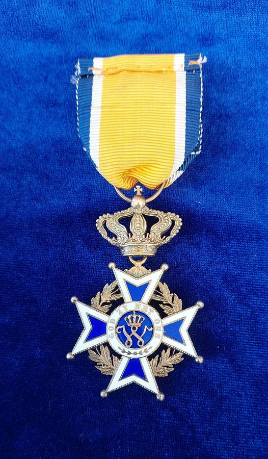- Scarce Netherlands Order of the Orange Nassau, Officer -