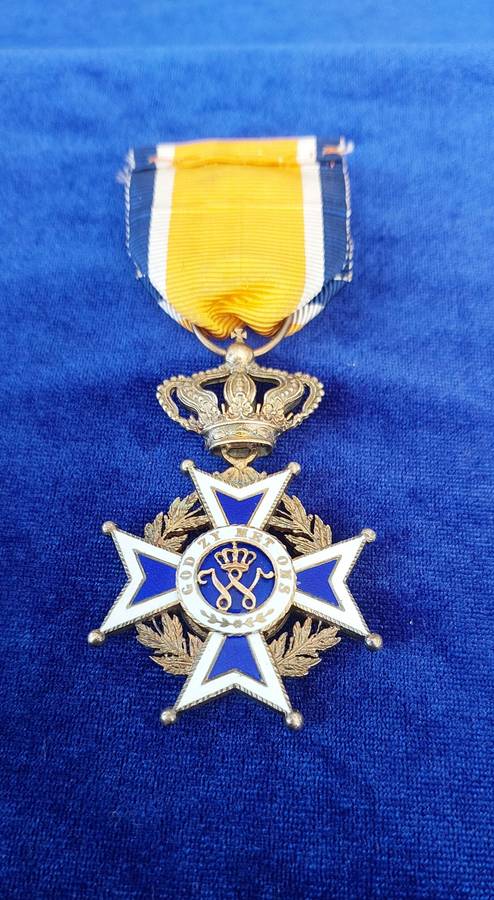 - Scarce Netherlands Order of the Orange Nassau, Officer -