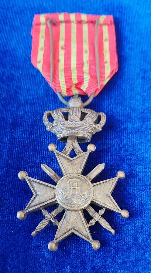 - WW1 Belgium War Cross with Palms of King Albert (Citation at Army level) -