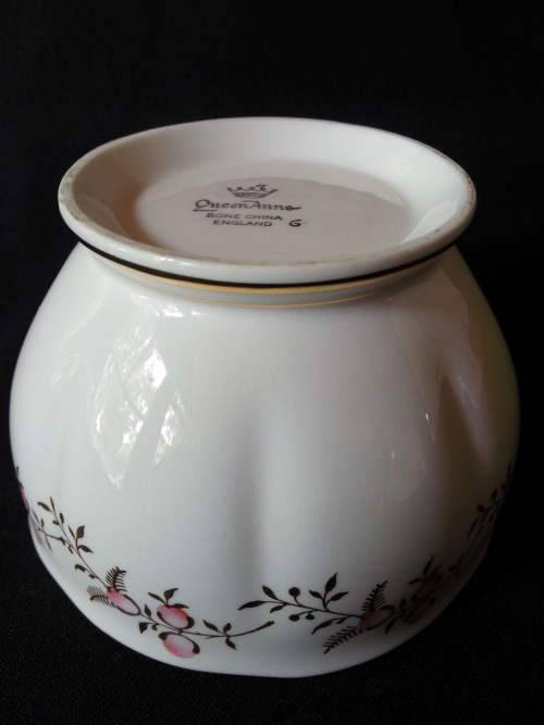 Queen Ann : 1950's : Milk jug and sugar bowl