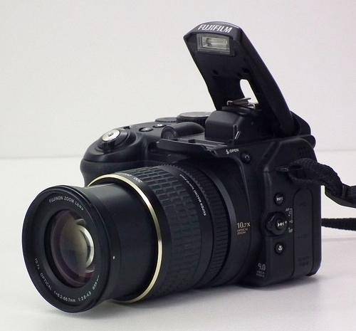 Fuji FinePix S9000 - 9Mp - 10.7x Stabilized Optical Zoom