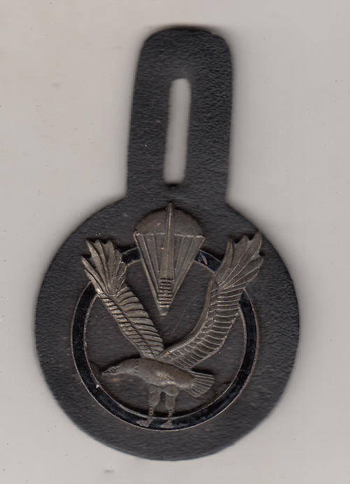 FRENCH PARATROOPER AFFILIATION BADGE
