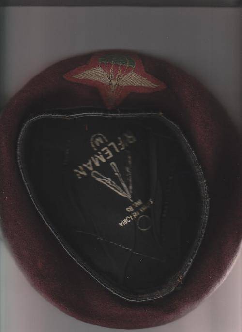 1PARACHUTE BERT AND BADGE ORIGINL