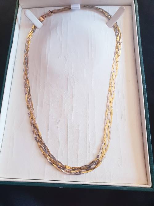 9ct solid gold 3 tone stunning fine necklace in box