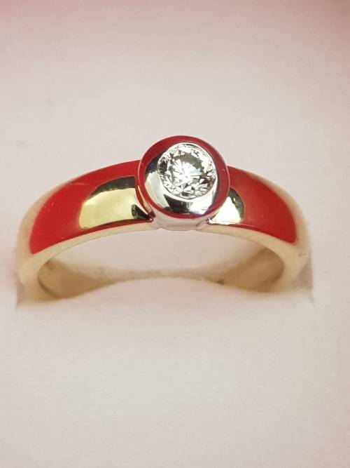 18ct yellow and white gold tube set  solitaire 0.34 carat diamond ring