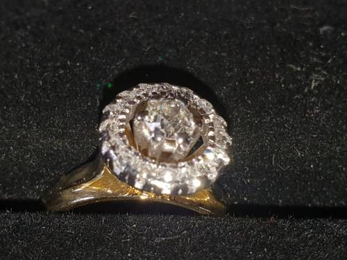 NOT TO BE MISSED! Genuine 18ct white gold and Diamond Haylow ring