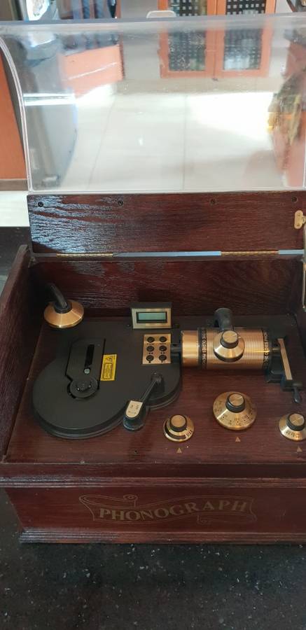 Phonograph vintage looking AM/FM/CD mini Hi-Fi system