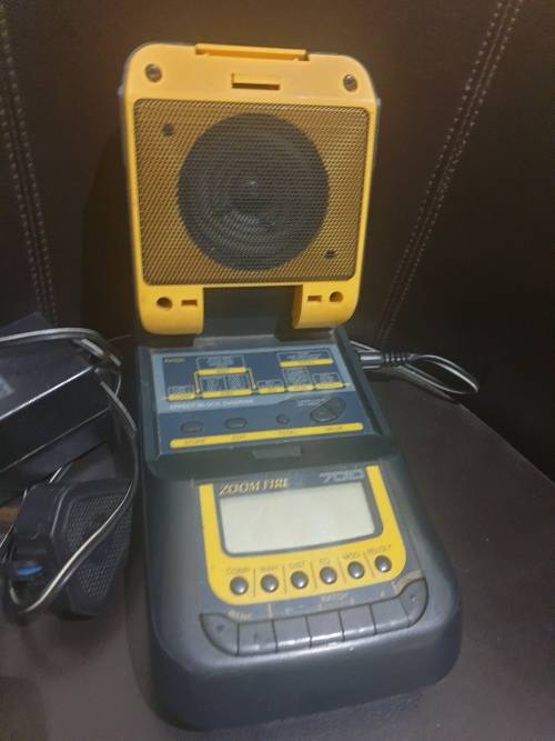 Zoom fire 7010 guitar multi effects pedal with built in amp  and Speaker and power supply