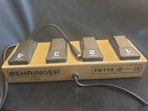 Behringer FS114 Midi controller footswitch with box