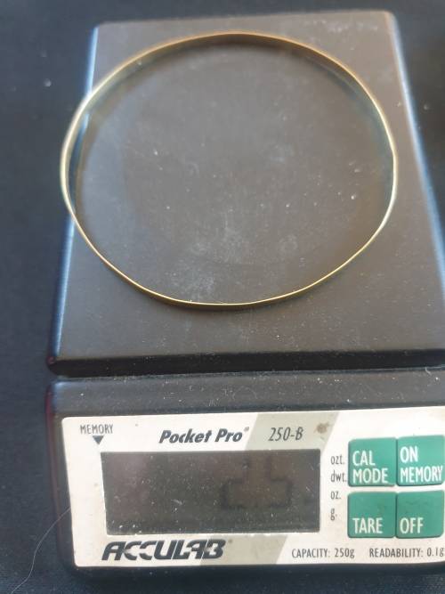 9ct gold bangle 2.68mm width