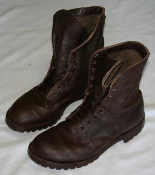 SADF-- BROWN LEATHER BOOTS--SIZE 10.5 -- BUSH WAR ERA
