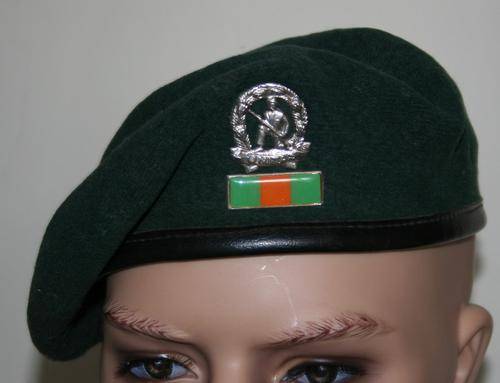 SADF, COMMANDO BERET WITH BADGE AND BAR -- BUSH WAR ERA