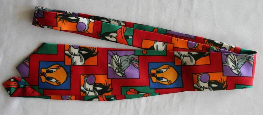 COMIC PRINT TIE -- TWEETY PIE, SYLVESTER CAT, BUGS BUNNY & DAFFY -- TIE NECKWEAR