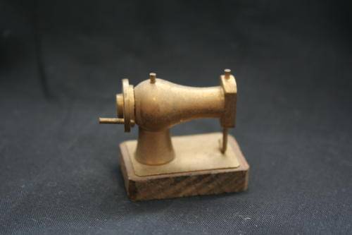 BRASS SEWING MACHINE NO1 FOR PRINTERS TRAY--METAL MINIATURE