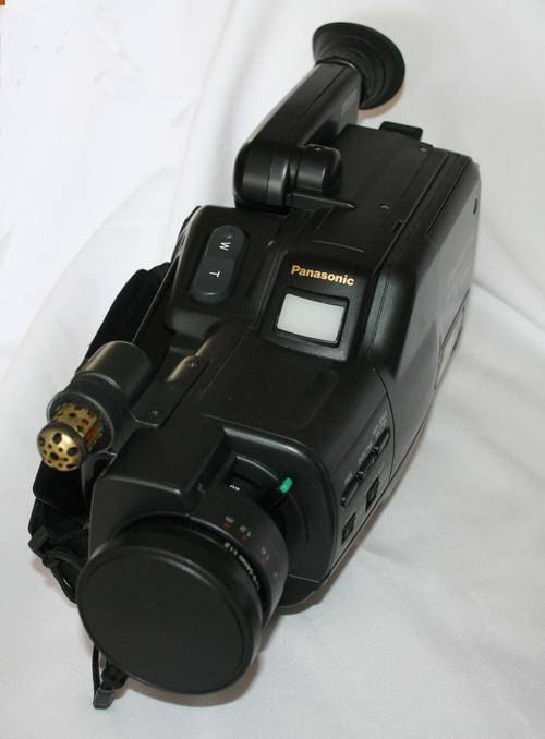 VINTAGE PANASONIC NV-MC20 VIDEO CAMERA,VHS-C  -- NOT WORKING