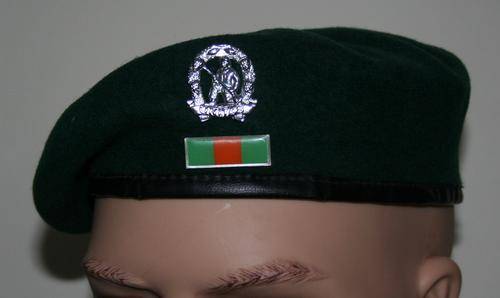 SADF-- COMMANDO BERET WITH BADGE AND AFFILIATION BAR -- BUSH WAR ERA