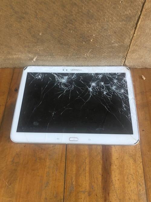 Samsung Galaxy Tab 3 10.1 P5220 - Cracked Screen