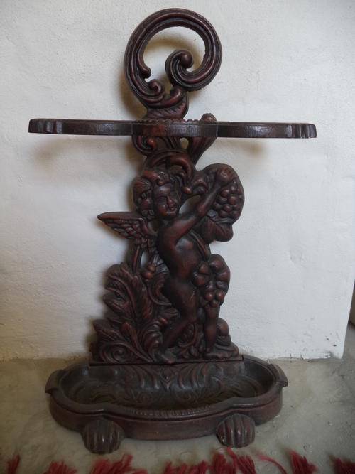 A LOVELY CAST IRON CHERUB STICK / UMBRELLA STAND
