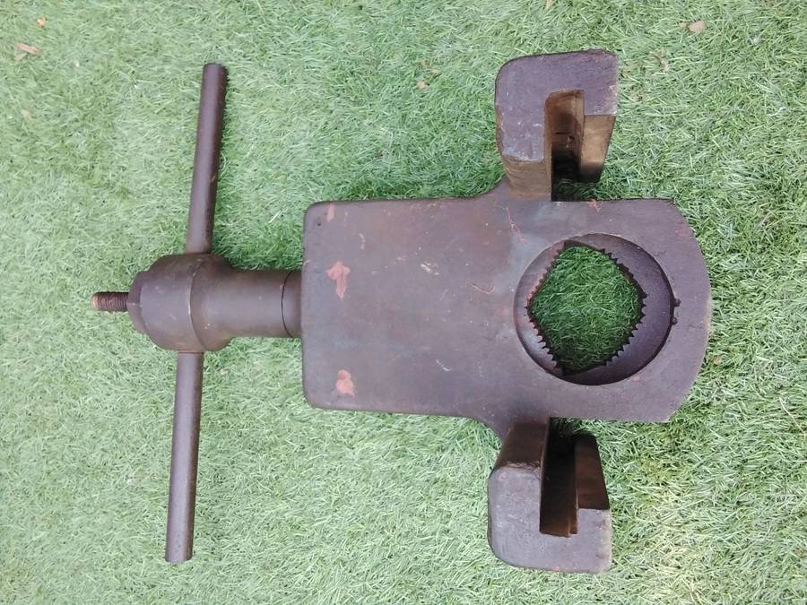 Vintage Heavy Duty Pipe Vice