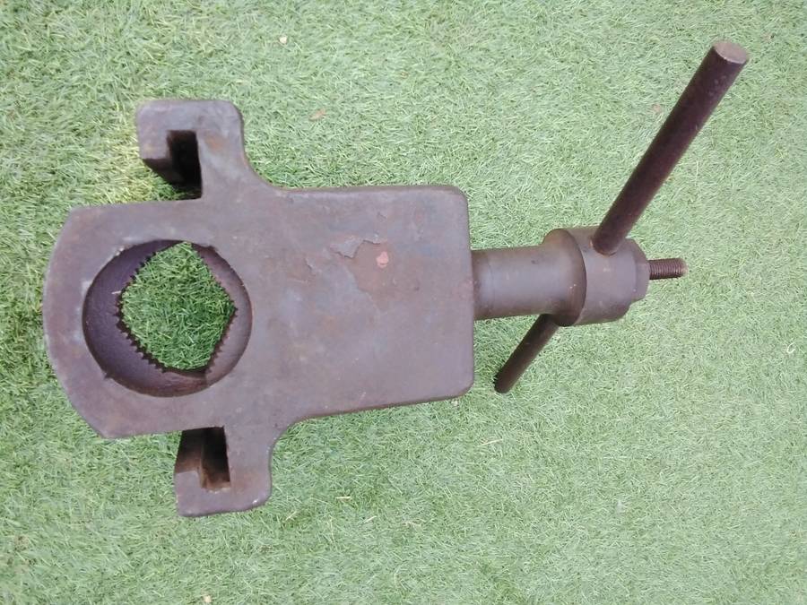 Vintage Heavy Duty Pipe Vice