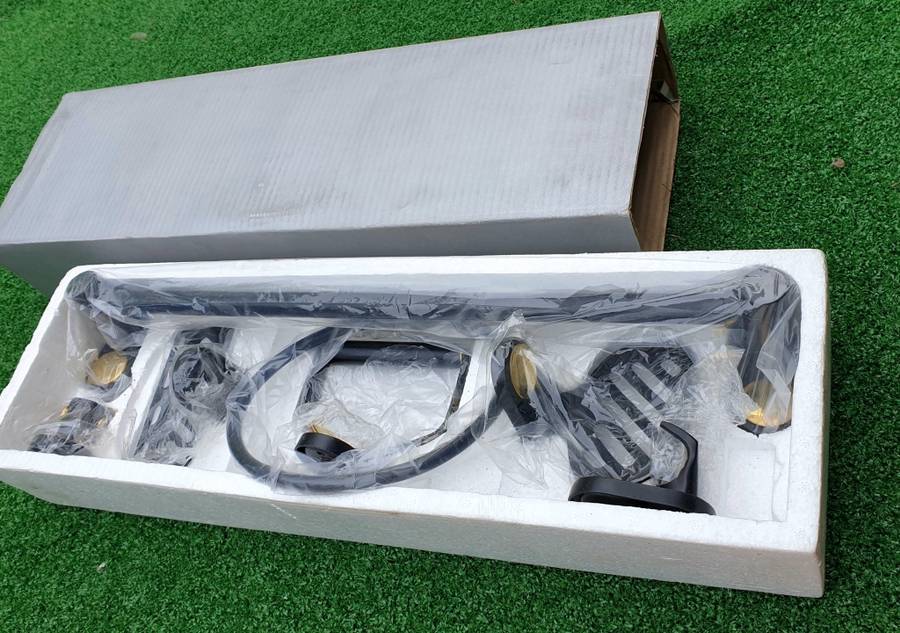 Luxury Bathroom Set. Soap Holder, Towel Rail & Holder (BID PER BOX!!!