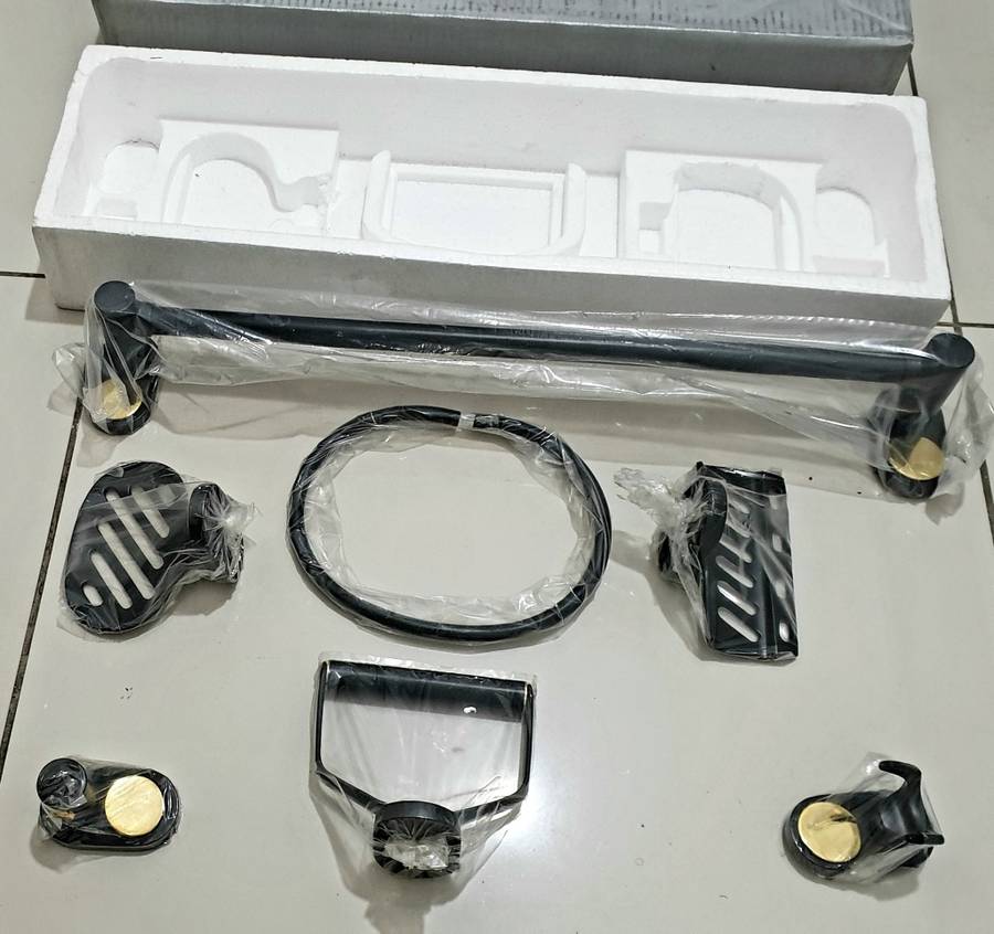 Luxury Bathroom Set. Soap Holder, Towel Rail & Holder (BID PER BOX!!!