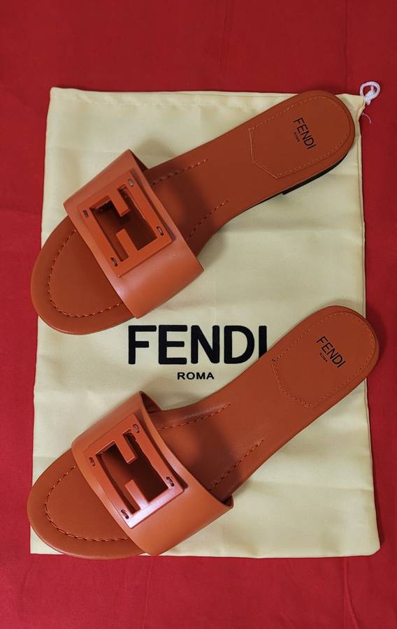 High-End Soft-Leather FENDI Italian Luxury Ladies Slip Sandals. Size 3/ (35) NO BOX