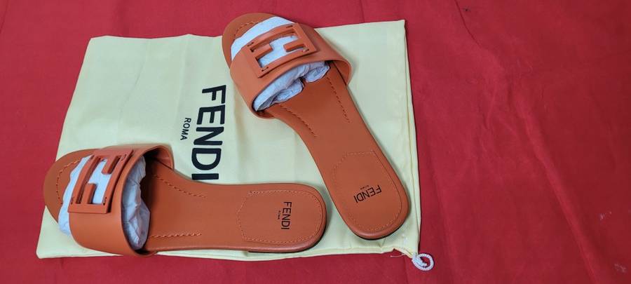 High-End Soft-Leather FENDI Italian Luxury Ladies Slip Sandals. Size 3/ (35) NO BOX